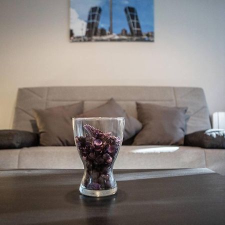 Lovely 3 Bedroom Apartment Next To Fuencarral Madrid Bagian luar foto