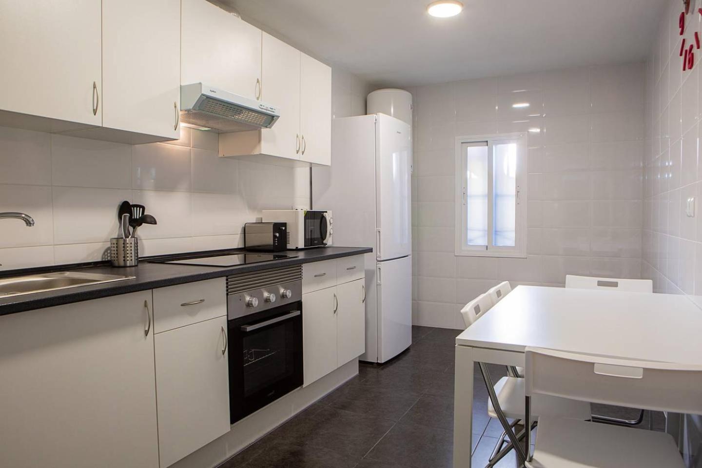 Lovely 3 Bedroom Apartment Next To Fuencarral Madrid Bagian luar foto