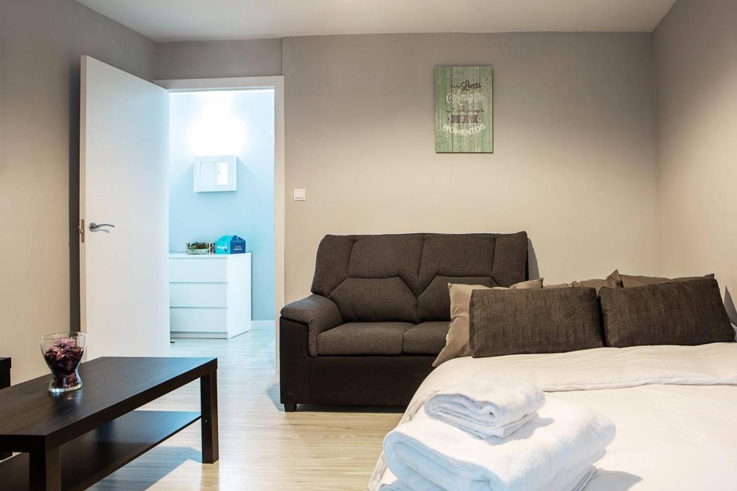 Lovely 3 Bedroom Apartment Next To Fuencarral Madrid Bagian luar foto