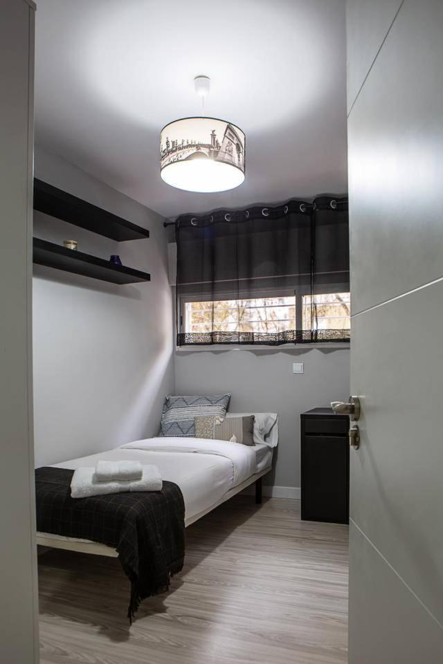 Lovely 3 Bedroom Apartment Next To Fuencarral Madrid Bagian luar foto