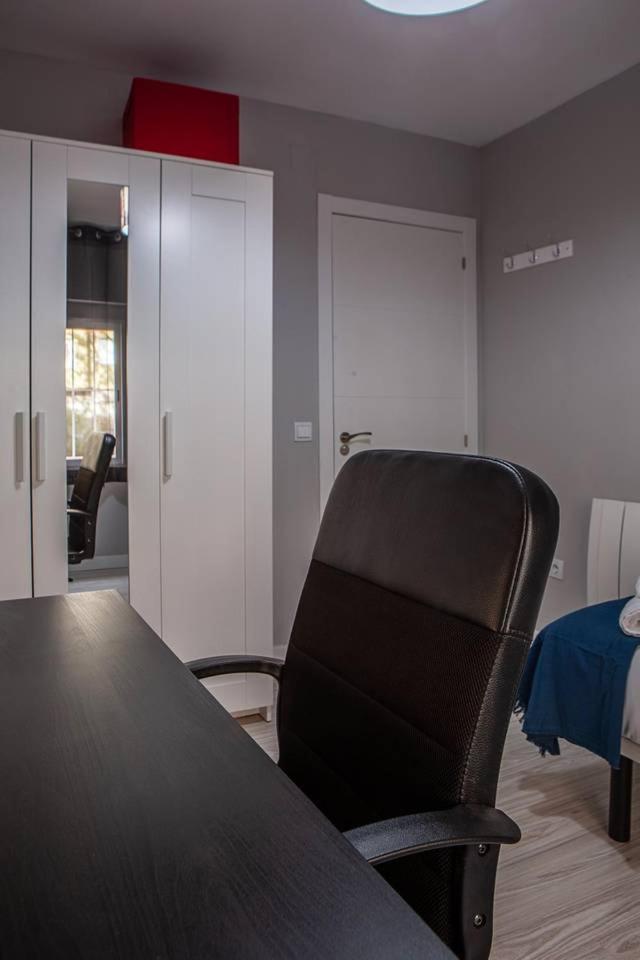 Lovely 3 Bedroom Apartment Next To Fuencarral Madrid Bagian luar foto