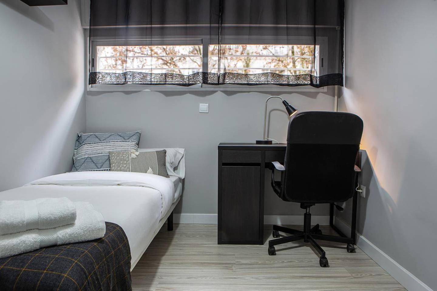 Lovely 3 Bedroom Apartment Next To Fuencarral Madrid Bagian luar foto