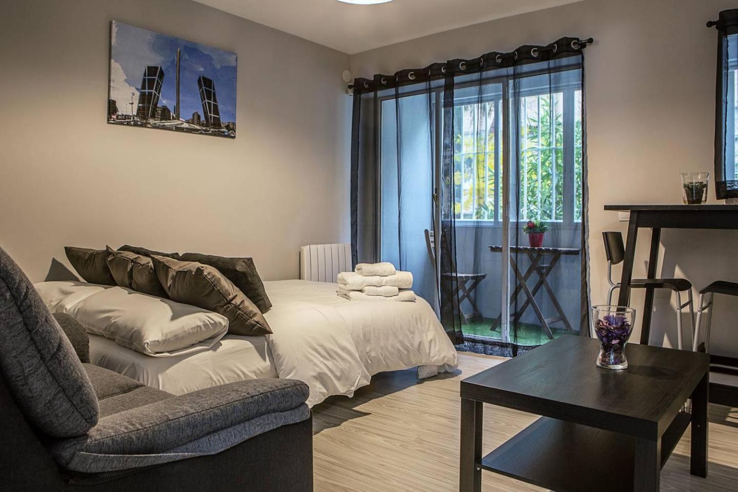 Lovely 3 Bedroom Apartment Next To Fuencarral Madrid Bagian luar foto