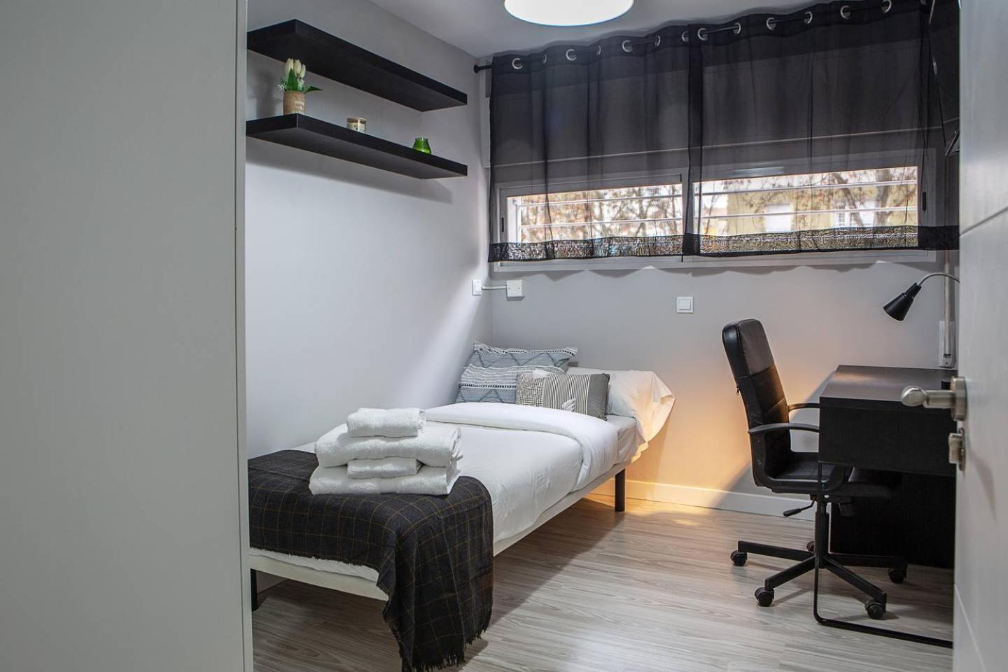 Lovely 3 Bedroom Apartment Next To Fuencarral Madrid Bagian luar foto